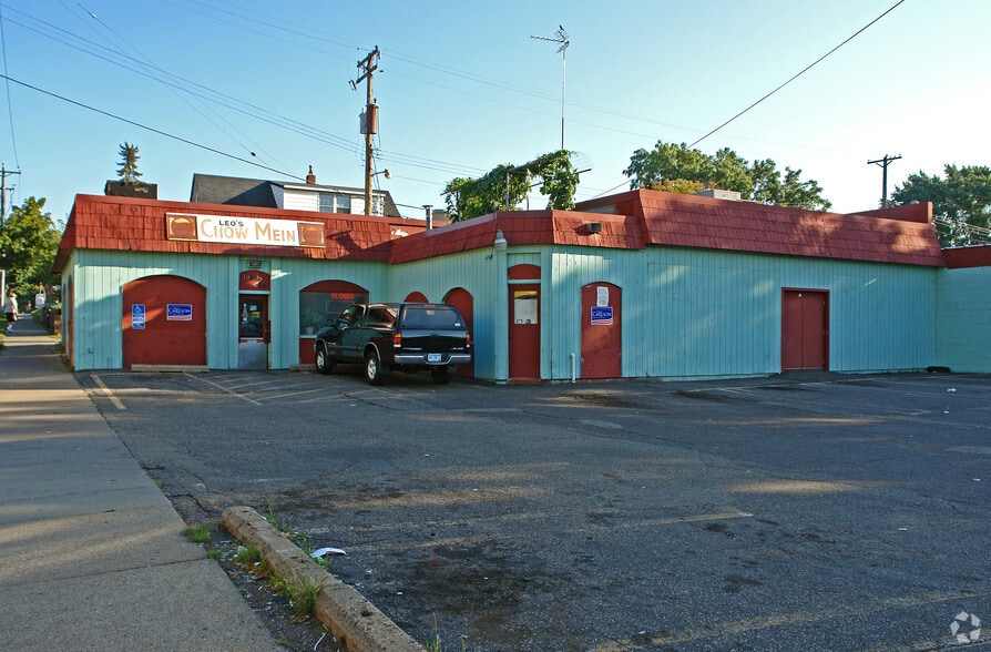 Primary Photo Of 1061 Hudson Rd, Saint Paul Restaurant For Sale