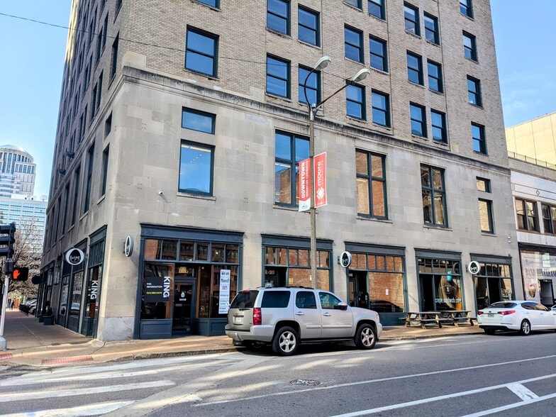 More Photos Of 1100 Locust St, Saint Louis Storefront Retail Office For Lease