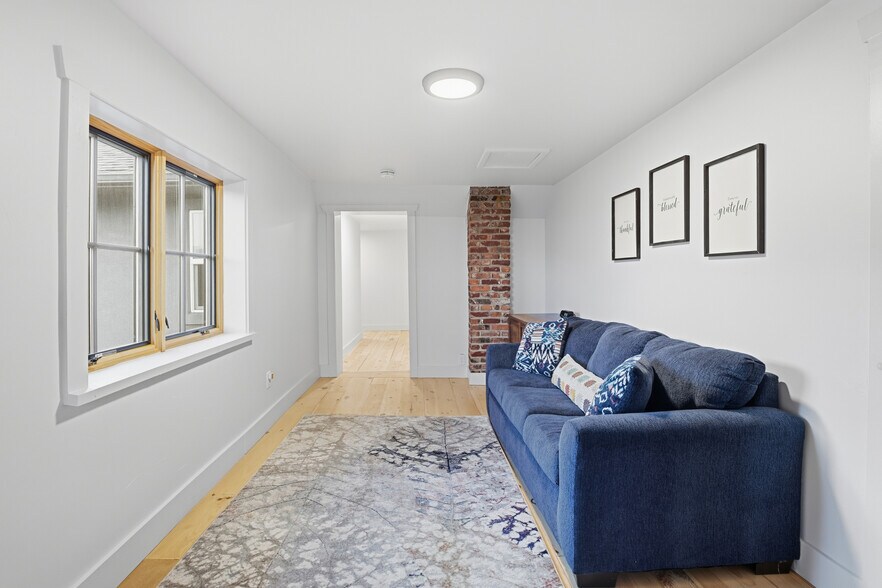 More Photos Of 1636 Lakemoor Dr, Florissant Specialty For Sale