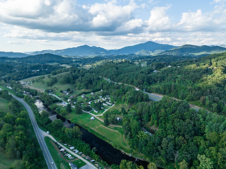 More Photos Of 371 Riverview Dr, Waynesville Manufactured Housing Mobile Home Park For Sale