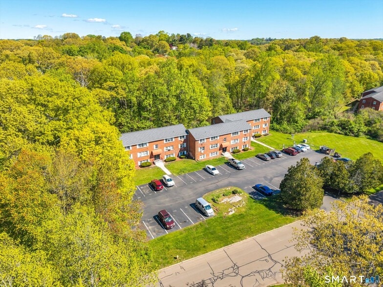 More Photos Of 40 Briarwood Ln, Branford Apartments For Sale
