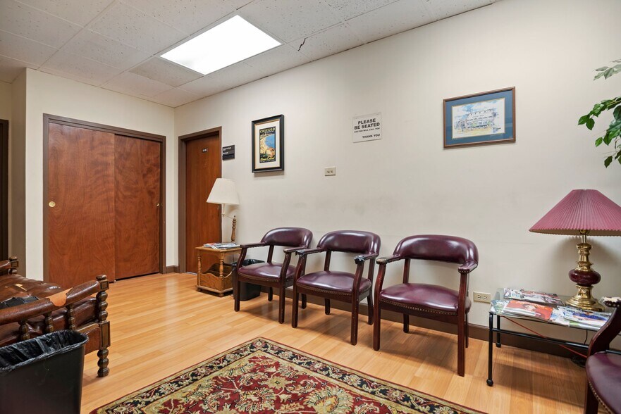 More Photos Of 10540 S Western Ave, Chicago Office For Lease