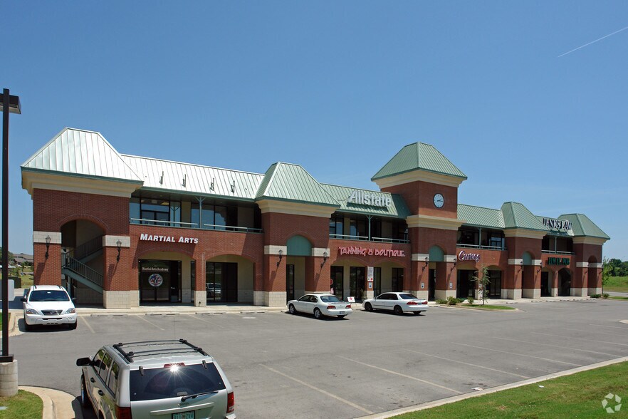 More Photos Of 329 S Elm St, Jenks Unknown For Lease