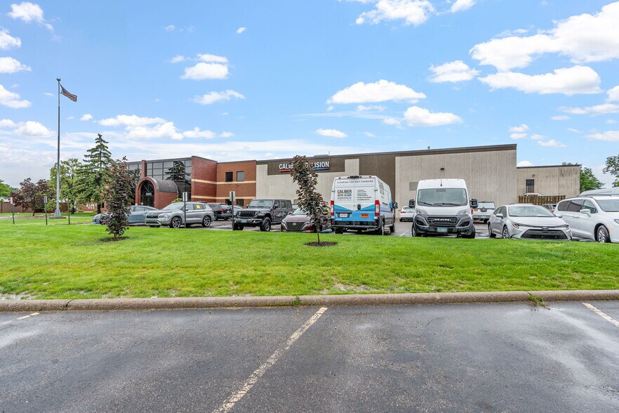 More Photos Of 2905 Lexington Ave S, Eagan Flex For Sale