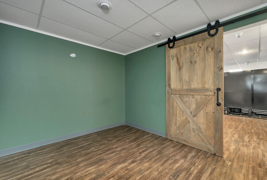 More Photos Of 45 Londonderry Tpke, Hooksett Office For Lease