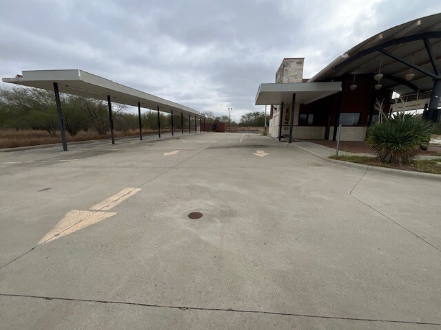 More Photos Of 6280 US 281, Three Rivers Fast Food For Sale
