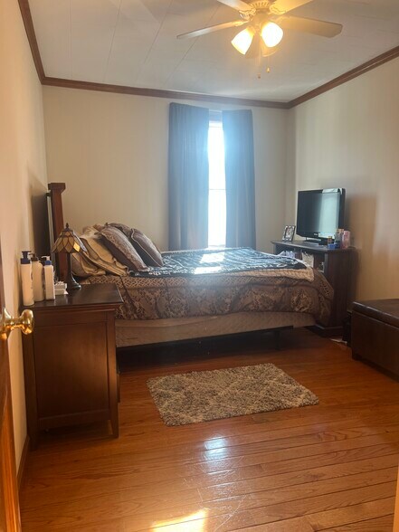 More Photos Of 54 Haverhill St, Andover Storefront Retail Residential For Sale