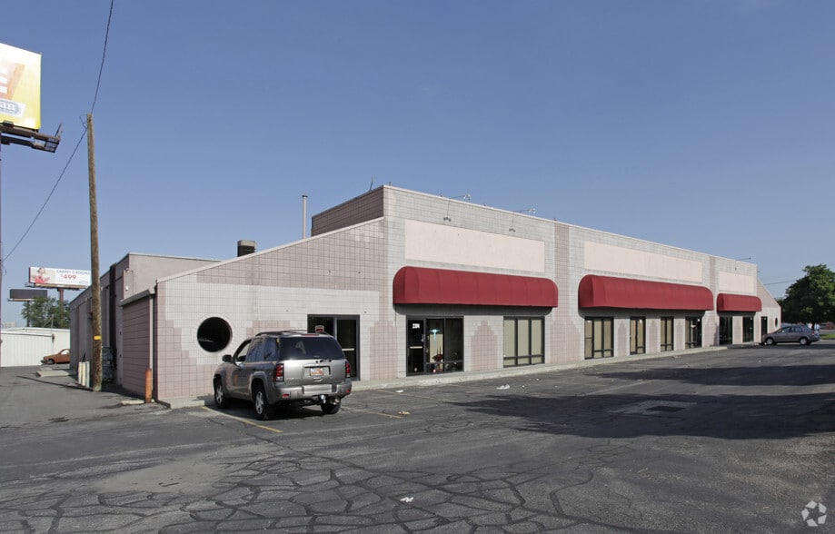More Photos Of 2362-2400 S West Temple St, Salt Lake City Light Manufacturing For Lease