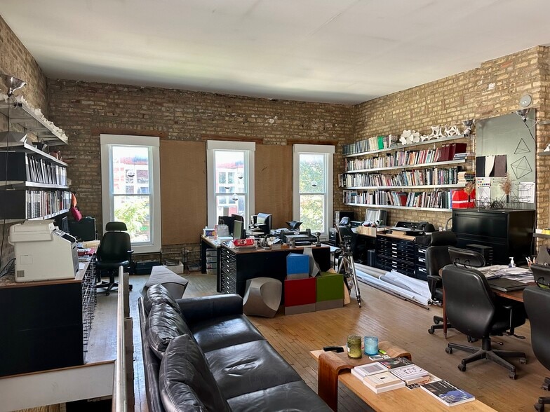 More Photos Of 1906 N Milwaukee Ave, Chicago Service Station For Sale