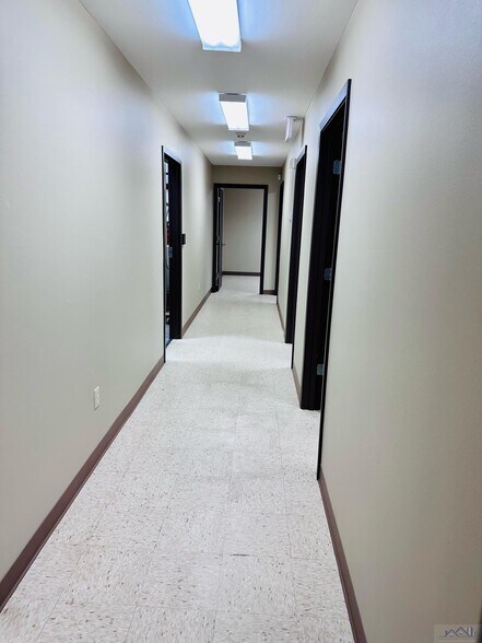 More Photos Of 188 Technology Ln, Gray Warehouse For Lease