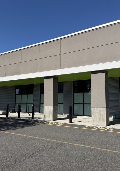 More Photos Of 34 E Ridgewood Ave, Paramus Department Store For Lease