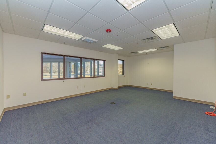 More Photos Of 10 Maxwell Dr, Clifton Park Medical For Lease
