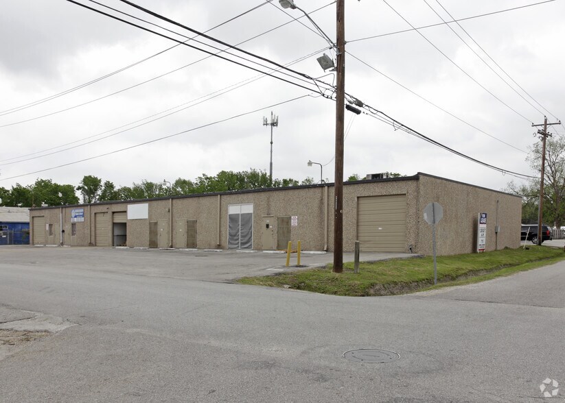 More Photos Of 5628-5630 Edgemoor Dr, Houston Unknown For Lease