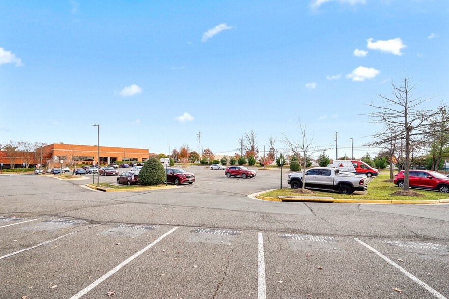 More Photos Of 4437 Brookfield Corporate Dr, Chantilly Medical For Sale