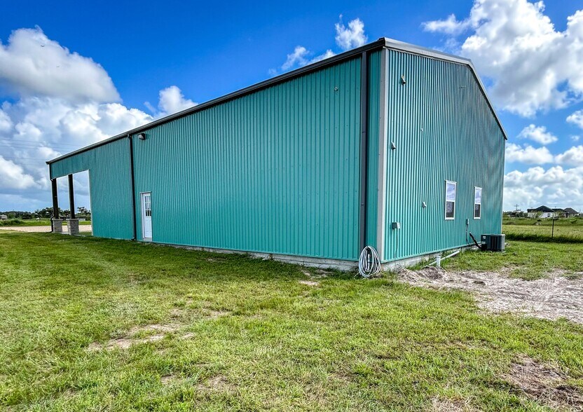 More Photos Of 185 E Tiki Dr, Seadrift Land For Sale