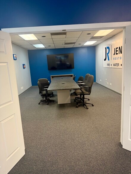 More Photos Of 5910 Breckenridge Pky, Tampa Light Distribution For Lease