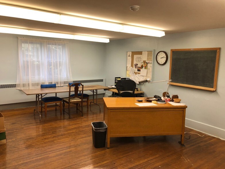 More Photos Of 109 Church St, Palmyra Religious Facility For Sale