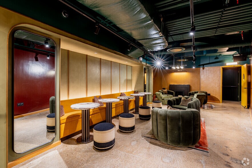 More Photos Of 110 E 25th St, New York Coworking Space