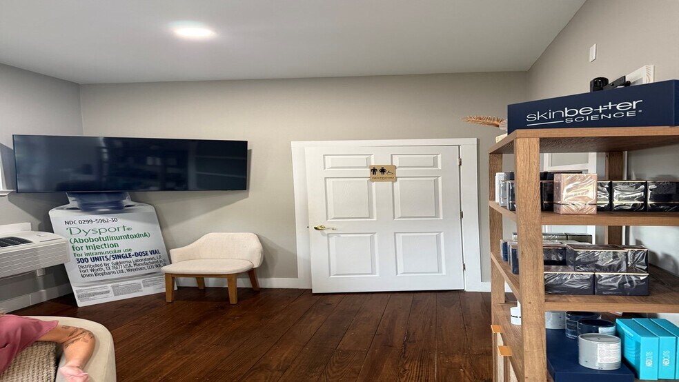 More Photos Of 7 N Main St, Salado Loft Creative Space For Lease