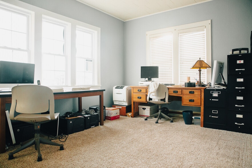 More Photos Of 355 N College Ave, Fayetteville Office Residential For Lease