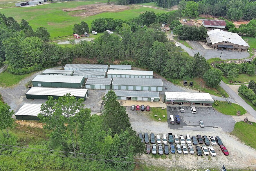 More Photos Of 33 Macon Dr, Cataula Showroom For Sale