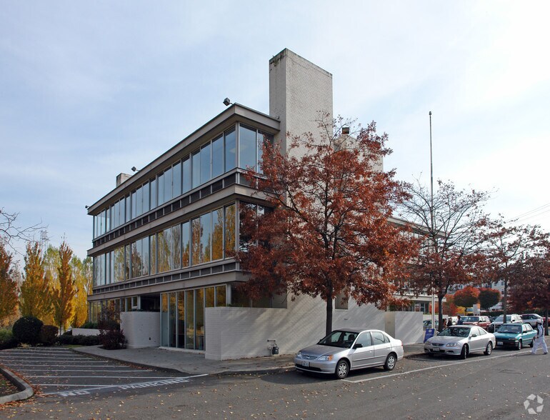 More Photos Of 2 Nickerson St, Seattle Office For Lease