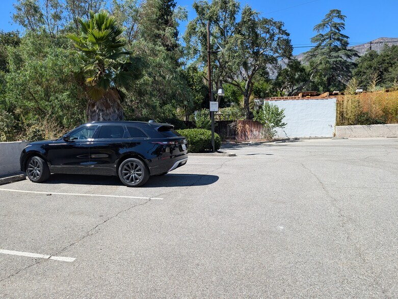 More Photos Of 302 El Paseo Rd, Ojai Office For Lease