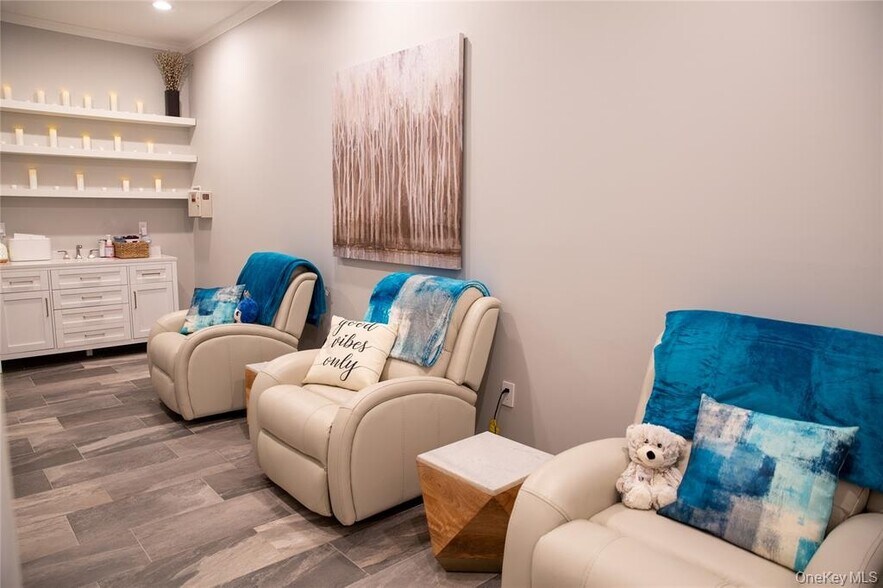 More Photos Of 223 E Park Ave, Long Beach General Retail For Sale