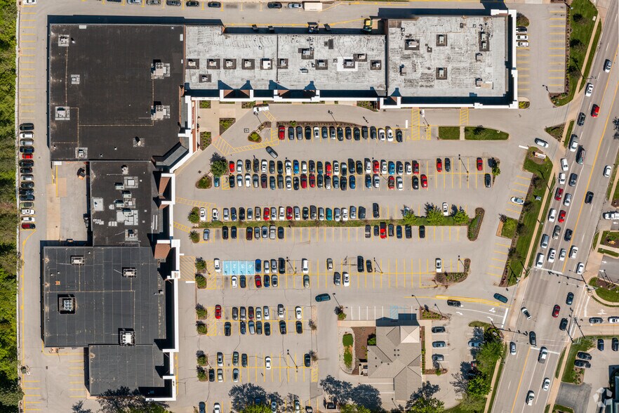 More Photos Of 12101-12153 Manchester Rd, Des Peres General Retail For Lease