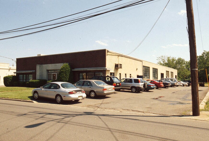 Primary Photo Of 75 Industrial Ave, Little Ferry Manufacturing For Lease