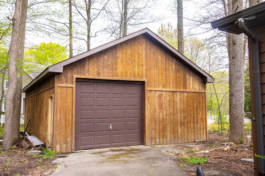 More Photos Of 17656 US Highway 12, New Buffalo Office For Sale