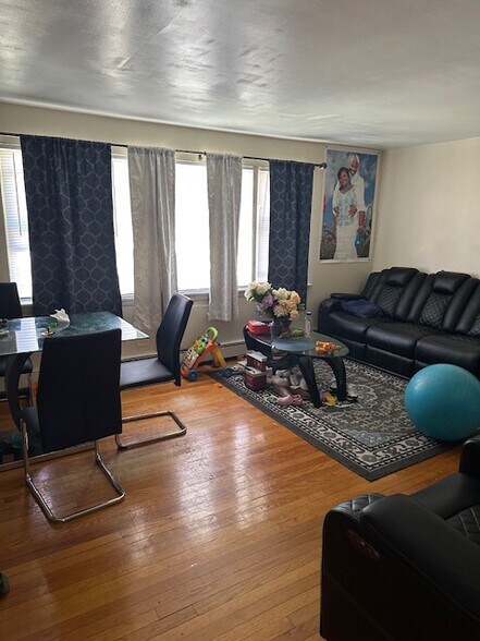 More Photos Of 8258 S Maryland Ave, Chicago Apartments For Sale