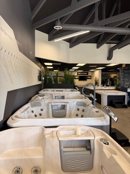More Photos Of 22900-22924 Los Alisos Blvd, Mission Viejo Unknown For Lease