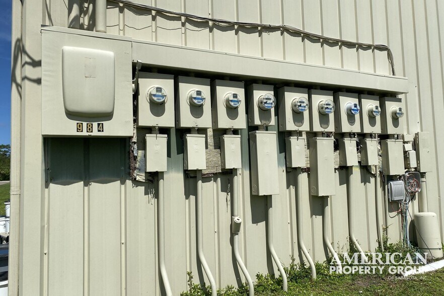 More Photos Of 976 S River Rd, Englewood Warehouse For Lease