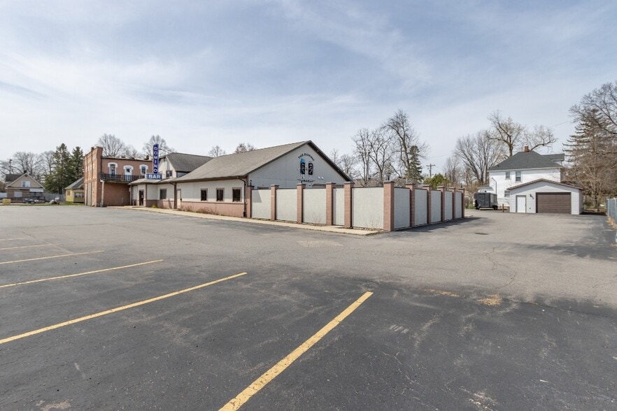 More Photos Of 740 Washington St, Wausau Bar For Sale