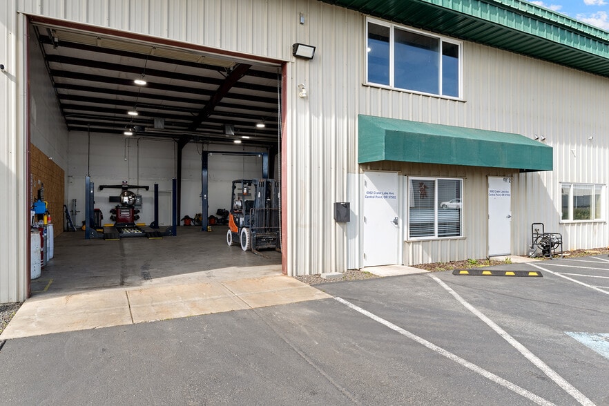 More Photos Of 6062-6068 Crater Lake Ave, Central Point Warehouse For Sale