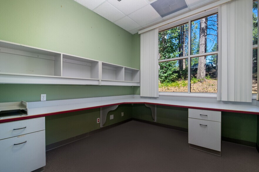 More Photos Of 350 Crown Point Cir, Grass Valley Office For Lease