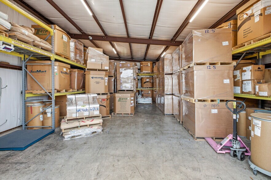 More Photos Of 315 N Park Dr, San Antonio Warehouse For Sale