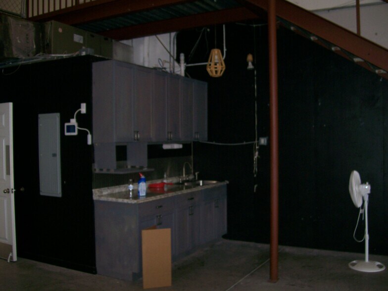 More Photos Of 311 Specialty Pt, Sanford Warehouse For Lease