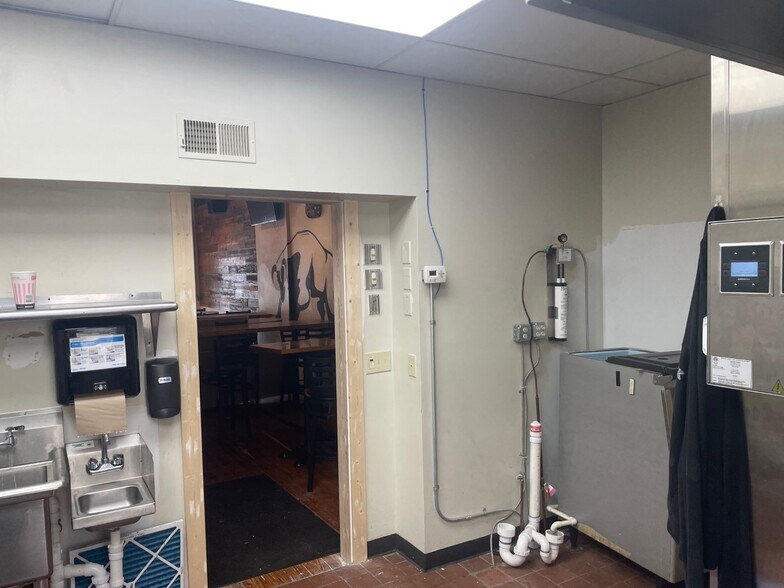 More Photos Of 3666-3672 Erie Ave, Cincinnati Restaurant For Lease