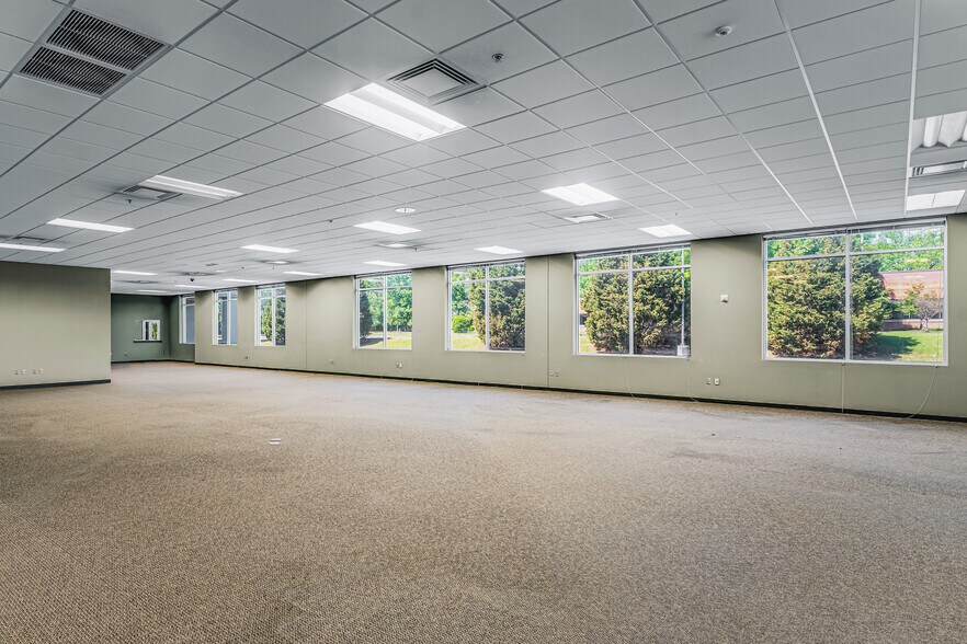 More Photos Of 7345 Goodlett Farms Pky, Cordova Office For Sale