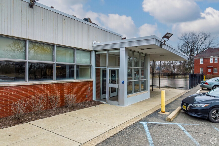 More Photos Of 11606 Woodward Ave, Detroit General Retail For Sale