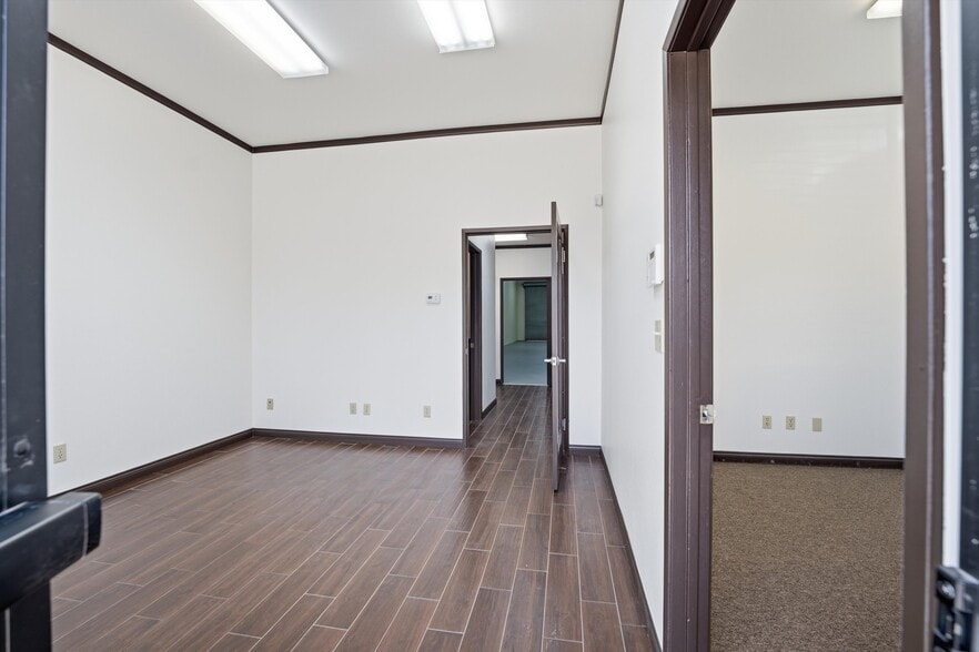 More Photos Of 42207 6th St W, Lancaster Warehouse For Lease
