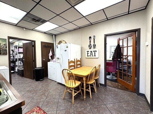 More Photos Of 9414 Westgate Rd, Oklahoma City Office For Sale