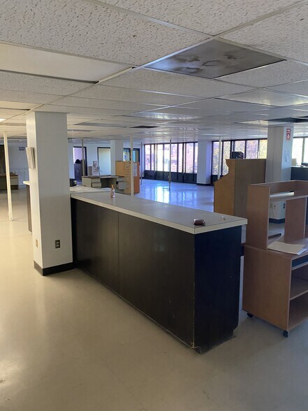 More Photos Of 310 2nd St NE, Austin Office For Sale