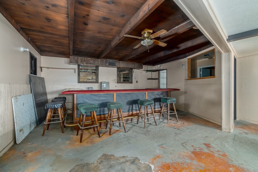 More Photos Of 2509 Lakeshore Blvd, Lakeport Restaurant For Sale