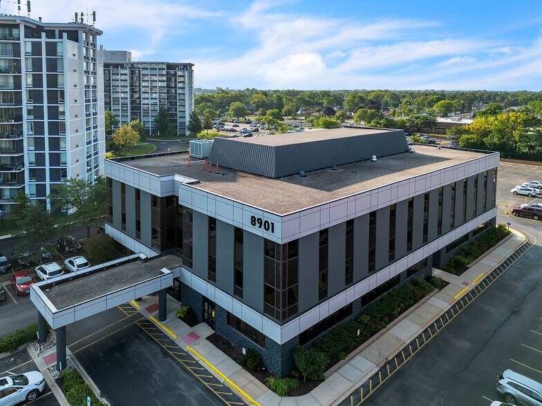 More Photos Of 8901 Golf Rd, Des Plaines Medical For Lease