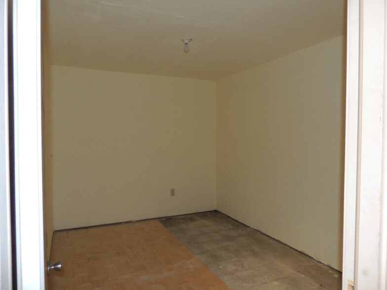 More Photos Of 21720 S State Highway 29, Middletown Storefront Retail Office For Sale