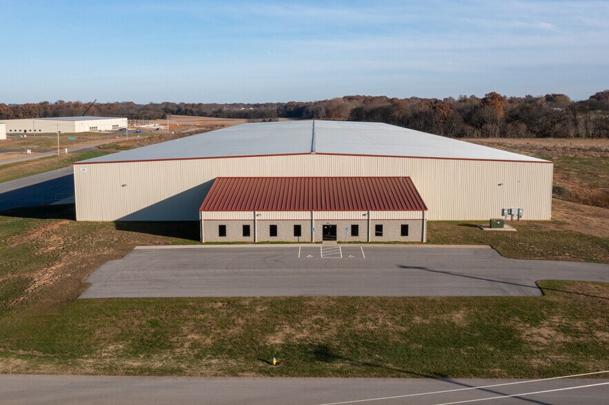 More Photos Of 720 Garvin Ln, Franklin Distribution For Lease
