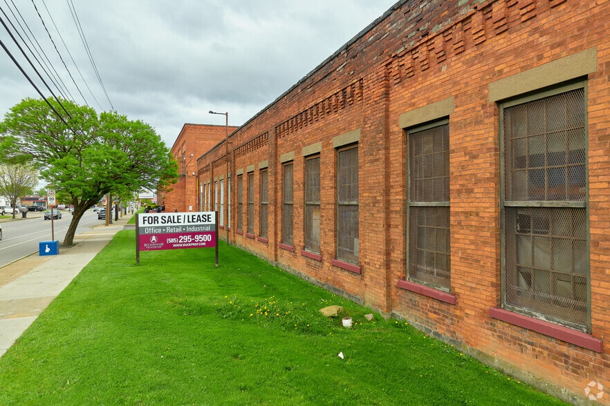 More Photos Of 961-1029 Lyell Ave, Rochester Showroom For Lease